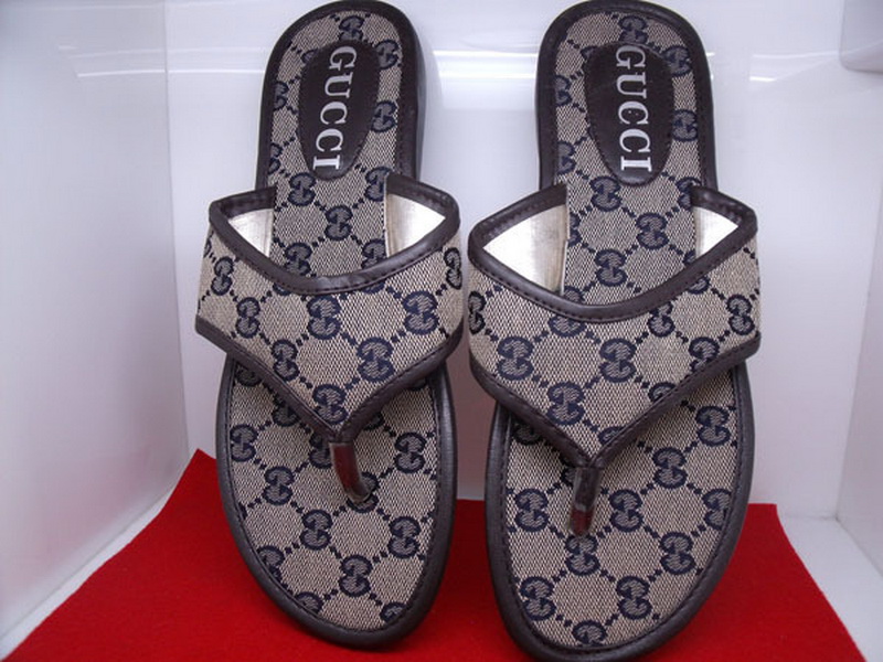 Gucci Slippers Woman--012